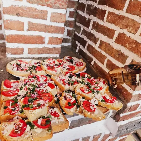 Orman Evi La Sus In Ferma Pedagogica Kaloşvar